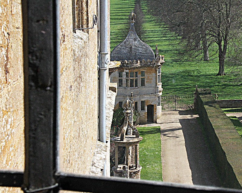 17 A Garden House from the Long Gallery